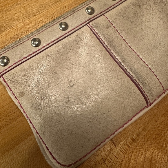 VTG Coach LTD edition Heart wristlet white leather w/pink heart & silver studs - Picture 6 of 10